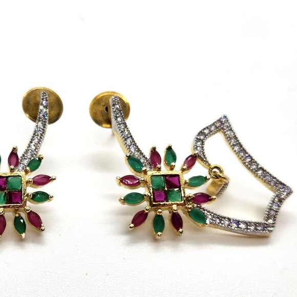 BIG GOLD TONE EAR RINGS WITH LOW QUALITY EMERALDS AND RUBIES? AND SPARKLING CRYS - Picture 4 of 7